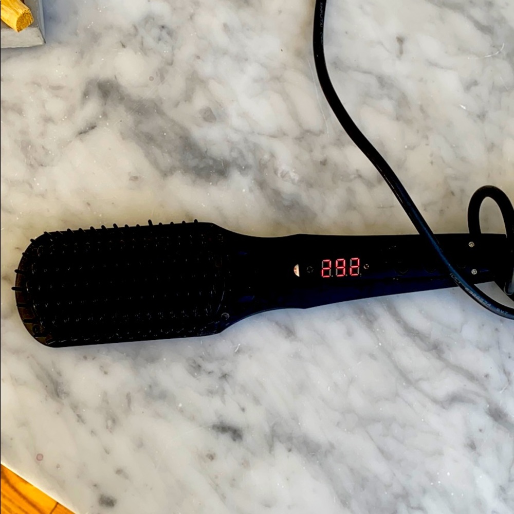 Amika straightening brush 1.0